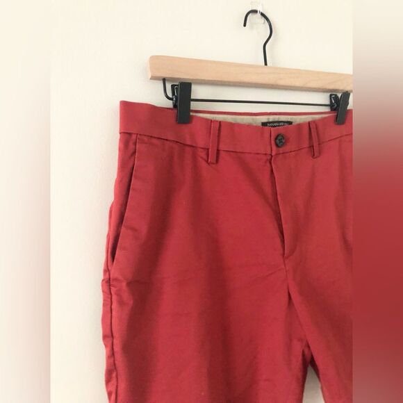 Banana Republic 7" Stretch Cotton Aiden Slim Short in Tango Red - Size 33 - Picture 2 of 5